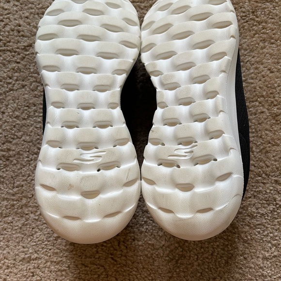 Sketchers air cooled go walk goga mat shoes. Size 9 - Picture 3 of 5